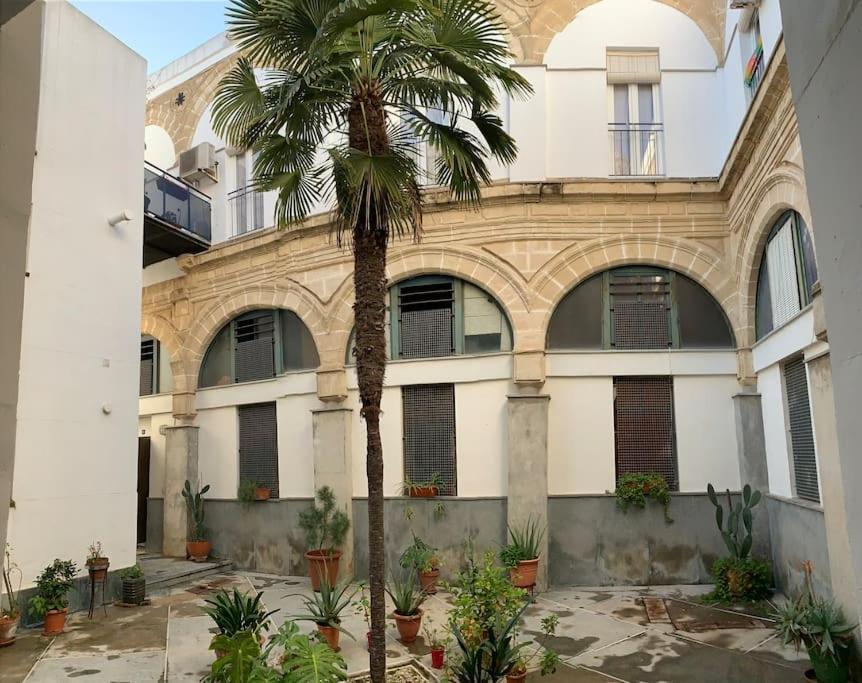 La Casa de los Arcos Centro Jerez garage Opcional Jerez de la Frontera Exterior foto